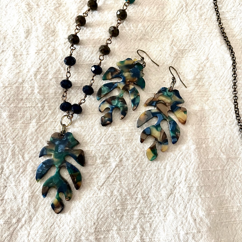 Handmade Resin Leaf Necklace And Earrings!! Nwt